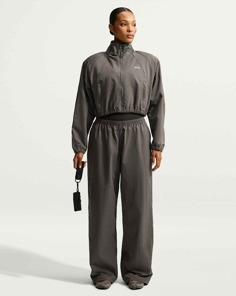 Куртка NikeSKIMS Crunchy Nylon Cropped Jacket «Boulder» Женская