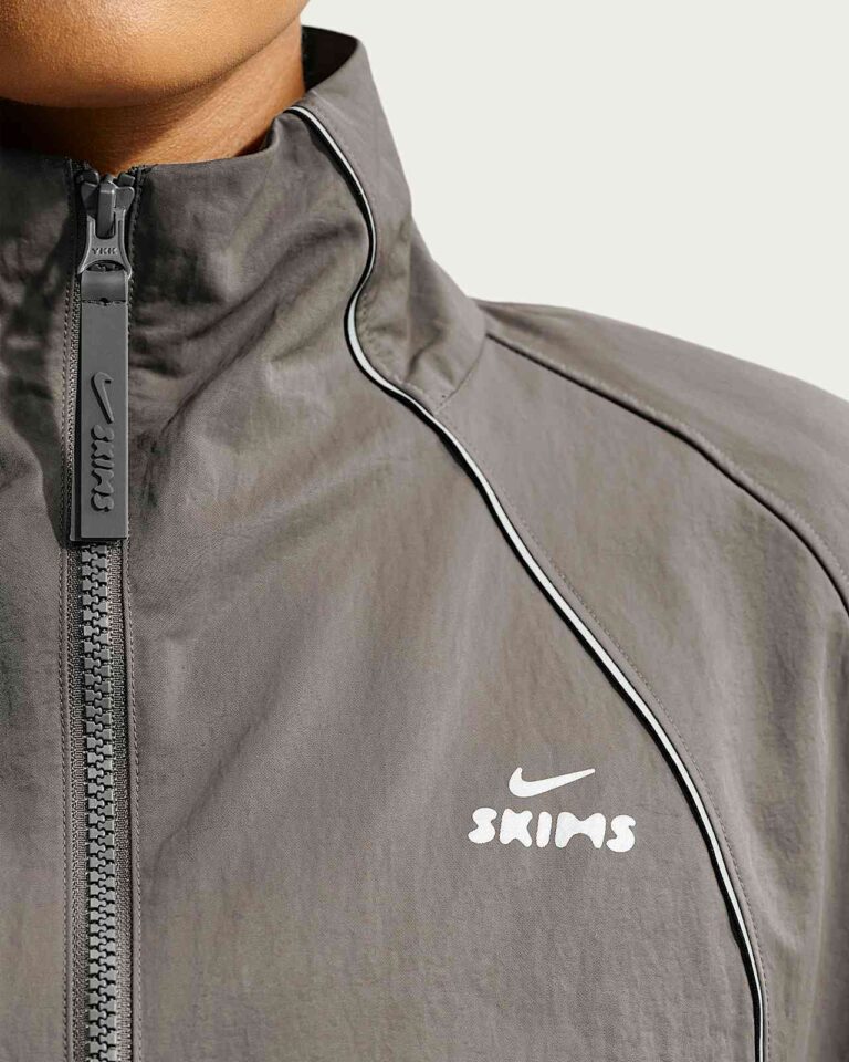 Куртка NikeSKIMS Crunchy Nylon Cropped Jacket «Boulder» Женская