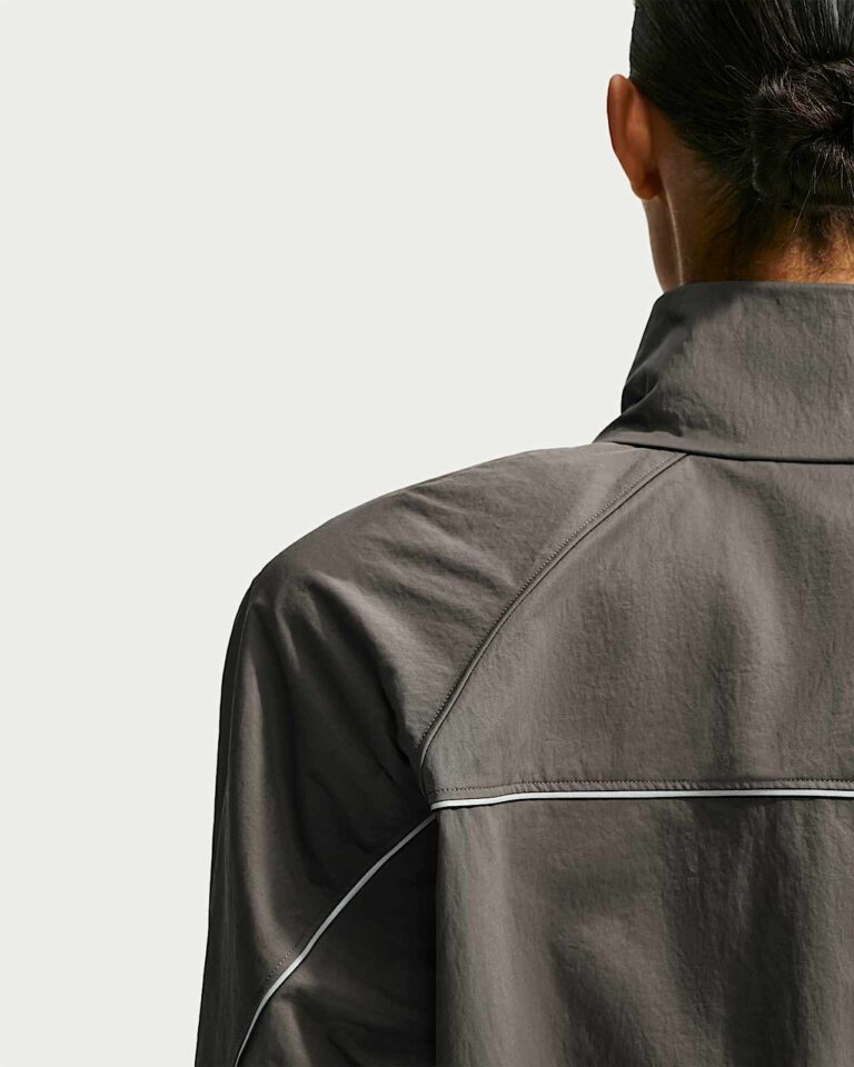 Куртка NikeSKIMS Crunchy Nylon Cropped Jacket «Boulder» Женская