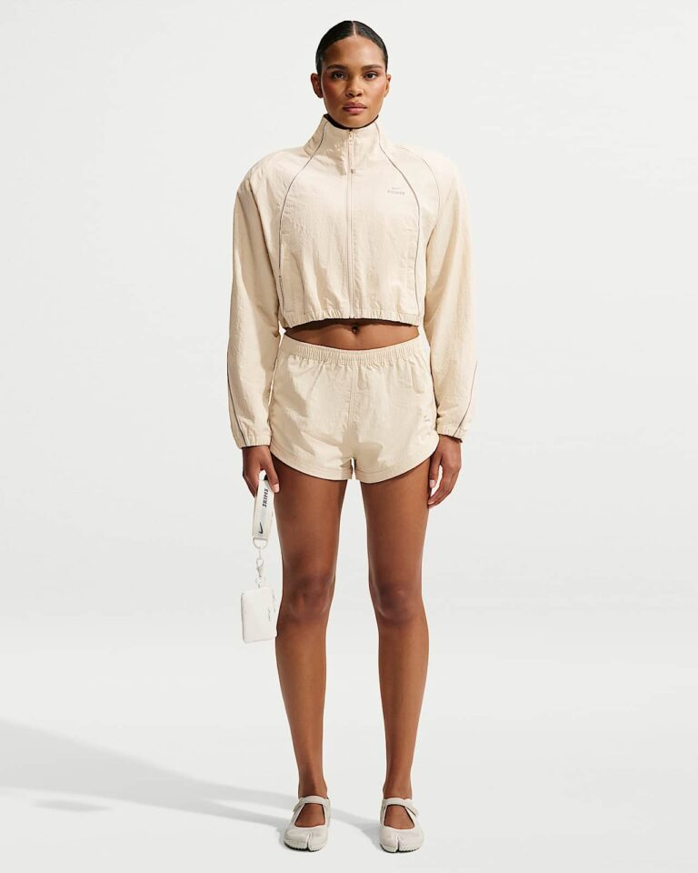 Куртка NikeSKIMS Crunchy Nylon Cropped Jacket «Parchment» Женская