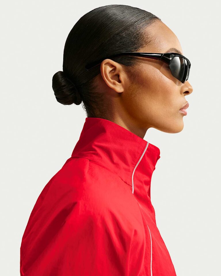 Куртка NikeSKIMS Crunchy Nylon Cropped Jacket «University Red» Женская