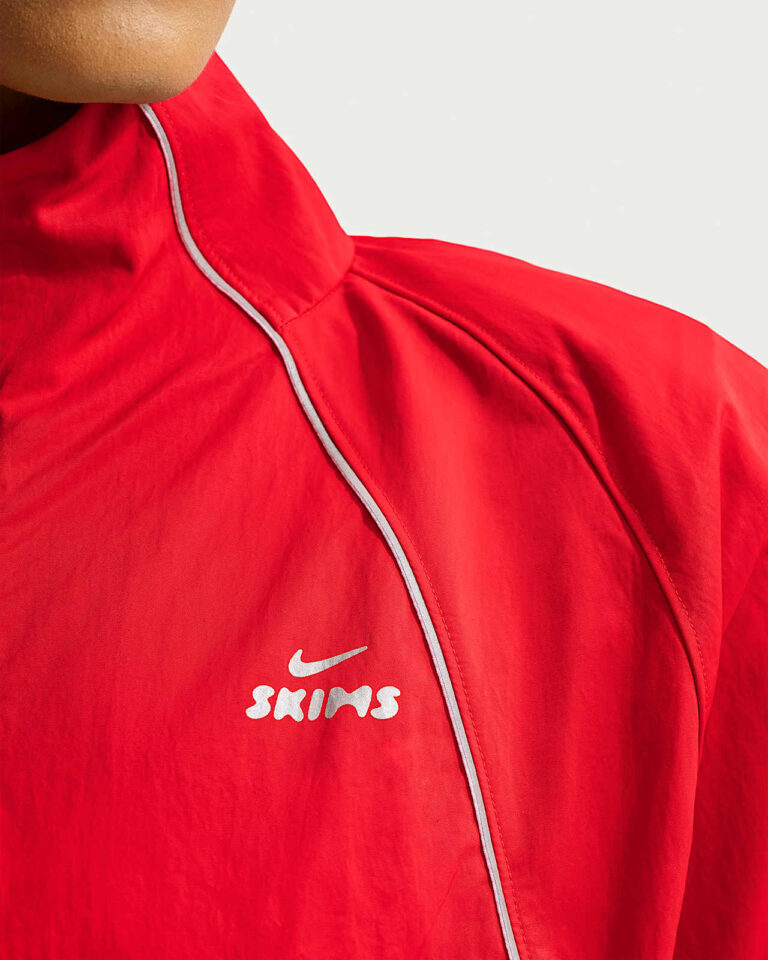Куртка NikeSKIMS Crunchy Nylon Cropped Jacket «University Red» Женская