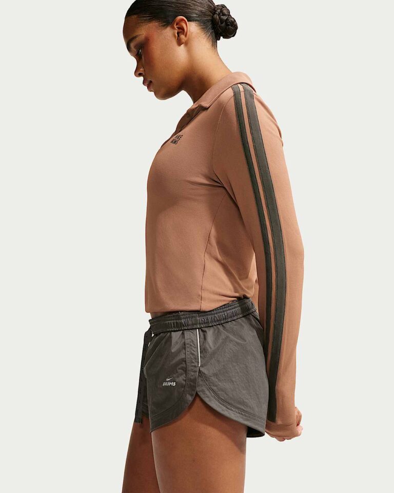 Шорты NikeSKIMS Crunchy Nylon 2.5″ Shorts «Boulder/Ecru» Женская