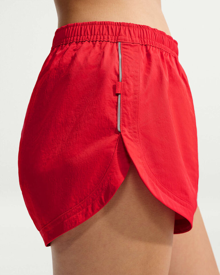 Шорты NikeSKIMS Crunchy Nylon 2.5″ Shorts «University Red/Ecru» Женская