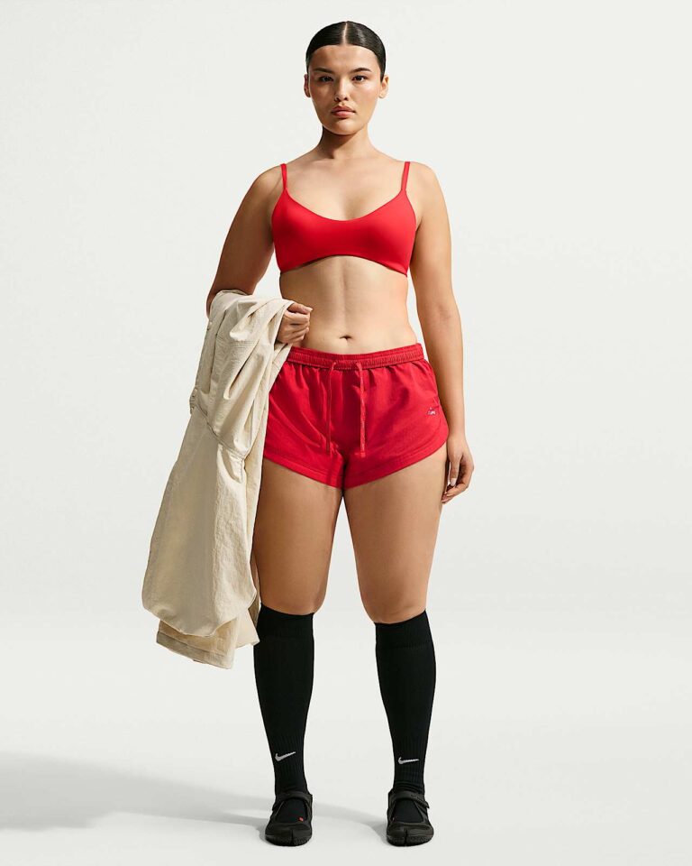 Шорты NikeSKIMS Crunchy Nylon 2.5″ Shorts «University Red/Ecru» Женская