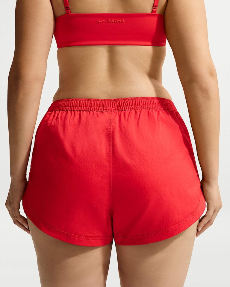 Шорты NikeSKIMS Crunchy Nylon 2.5″ Shorts «University Red/Ecru» Женская