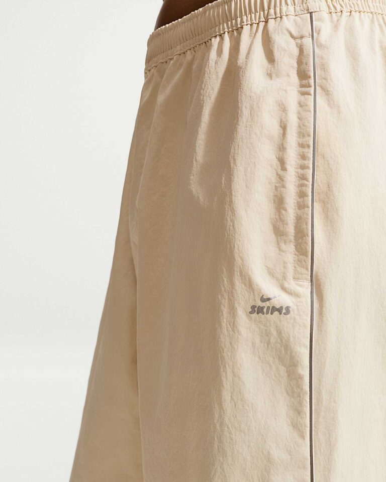 Брюки NikeSKIMS Crunchy Nylon Wide-Leg Pants «Parchment» Женская