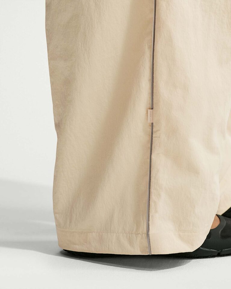 Брюки NikeSKIMS Crunchy Nylon Wide-Leg Pants «Parchment» Женская