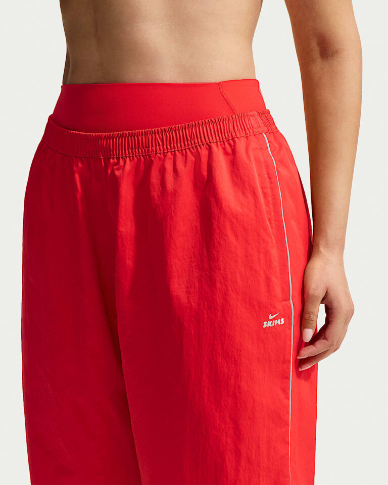 Брюки NikeSKIMS Crunchy Nylon Wide-Leg Pants «University Red» Женская