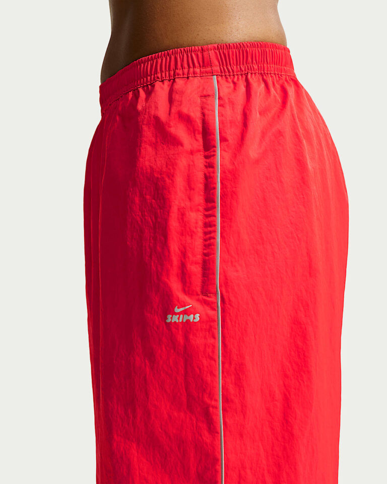 Брюки NikeSKIMS Crunchy Nylon Wide-Leg Pants «University Red» Женская