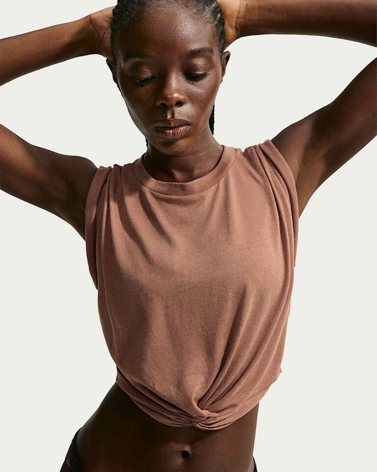 Майка NikeSKIMS Performance Cotton Blend Cropped Twist Tank Top «Carob Brown» Женская