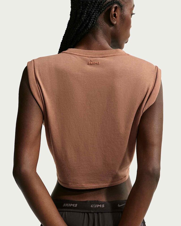 Майка NikeSKIMS Performance Cotton Blend Cropped Twist Tank Top «Carob Brown» Женская
