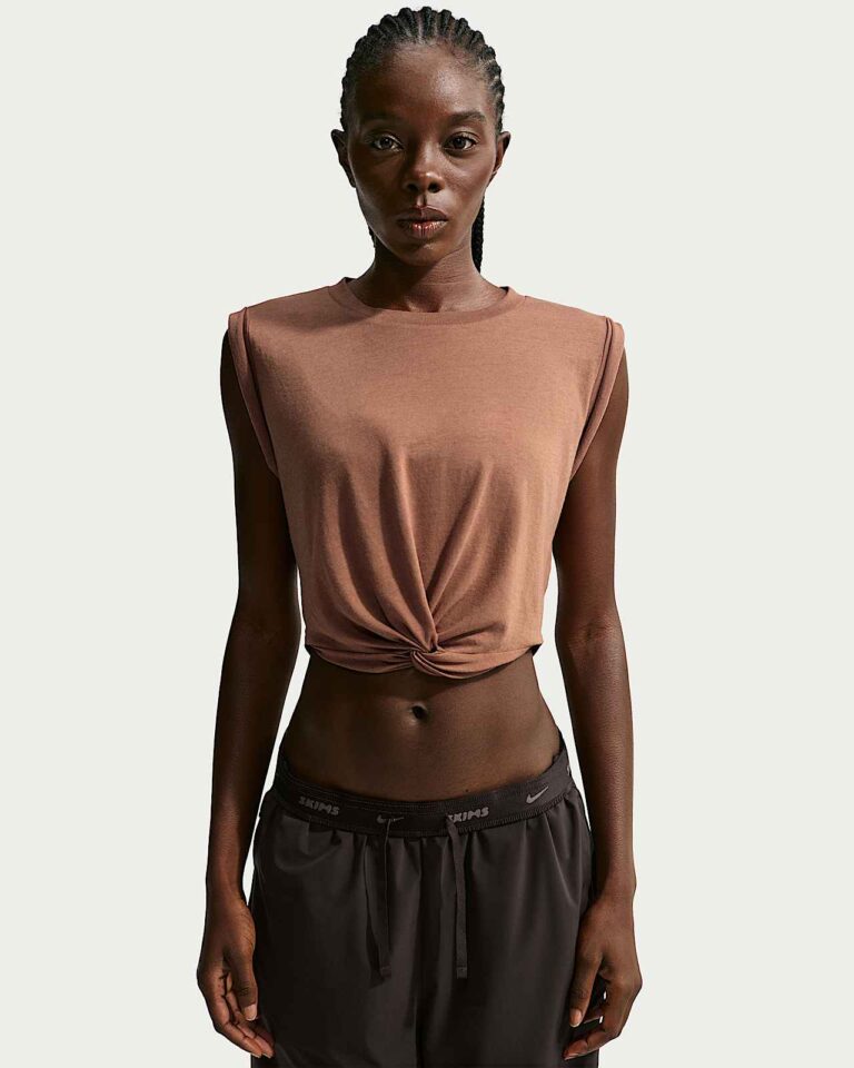 Майка NikeSKIMS Performance Cotton Blend Cropped Twist Tank Top «Carob Brown» Женская