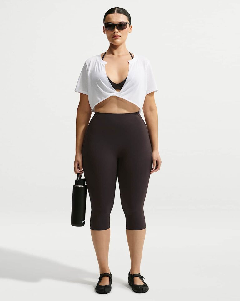 Футболка NikeSKIMS Performance Cotton Blend V-Neck Cropped Twist Short-Sleeve Top «Snow» Женская