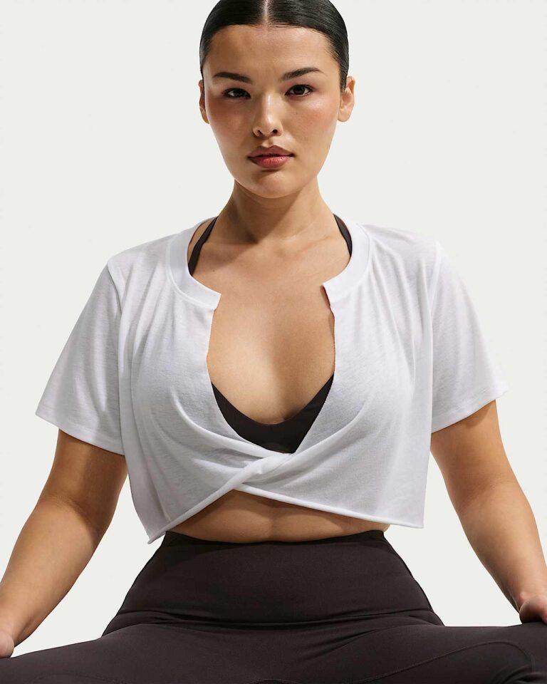 Футболка NikeSKIMS Performance Cotton Blend V-Neck Cropped Twist Short-Sleeve Top «Snow» Женская