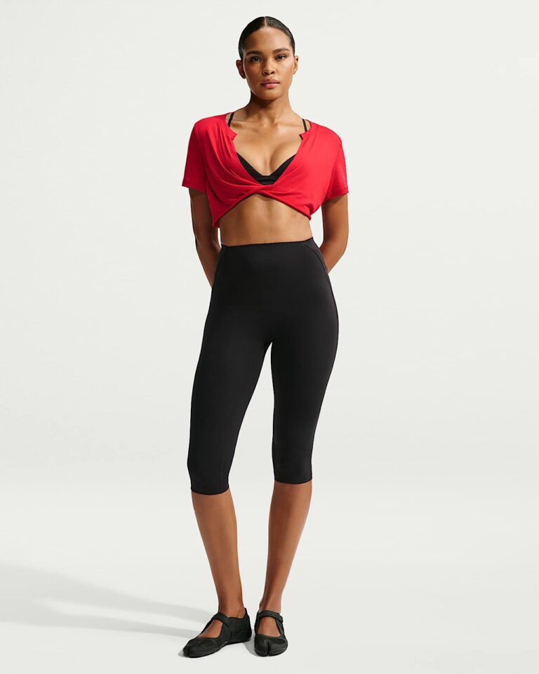 Футболка NikeSKIMS Performance Cotton Blend V-Neck Cropped Twist Short-Sleeve Top «University Red» Женская