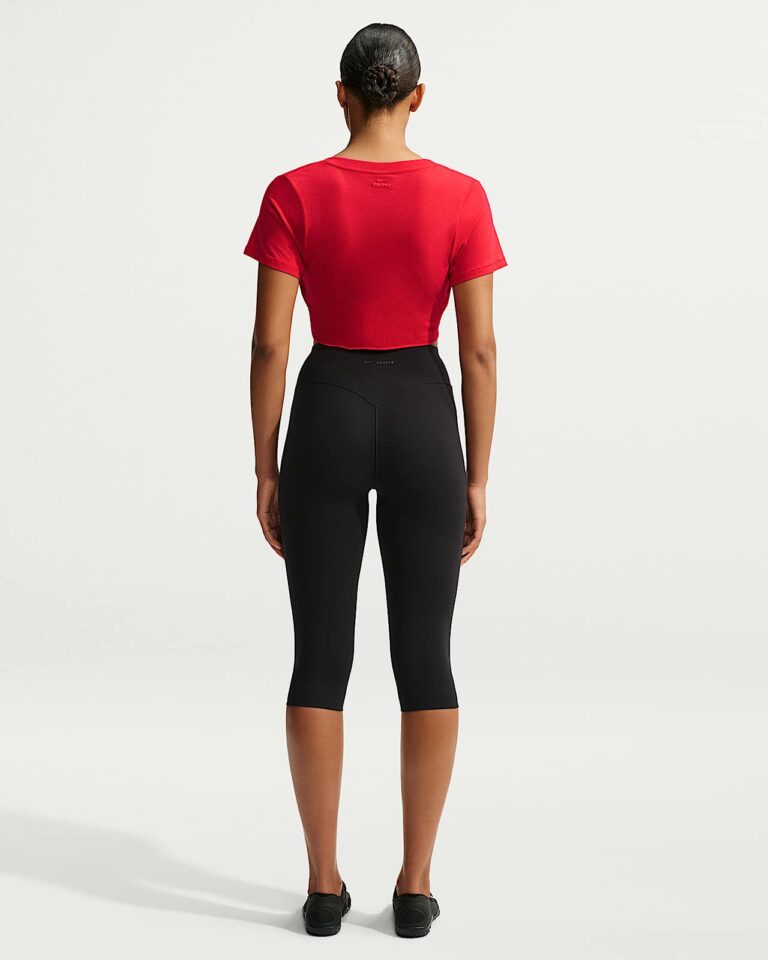 Футболка NikeSKIMS Performance Cotton Blend V-Neck Cropped Twist Short-Sleeve Top «University Red» Женская