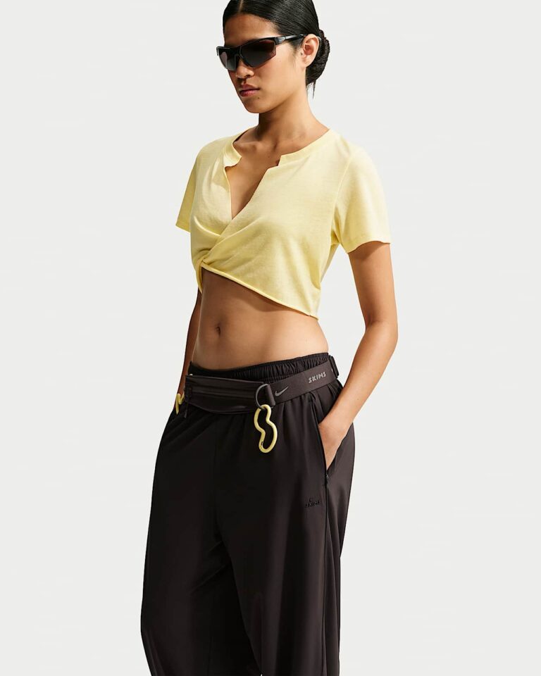 Футболка NikeSKIMS Performance Cotton Blend V-Neck Cropped Twist Short-Sleeve Top «Bicycle Yellow» Женская