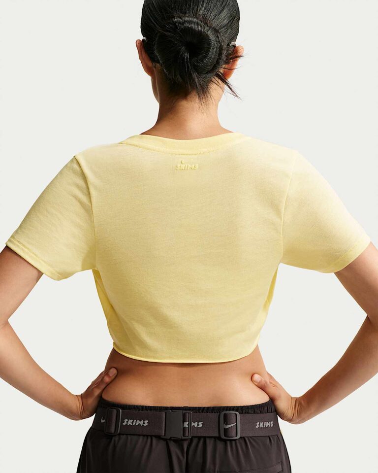 Футболка NikeSKIMS Performance Cotton Blend V-Neck Cropped Twist Short-Sleeve Top «Bicycle Yellow» Женская
