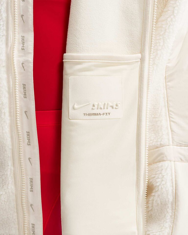 Куртка NikeSKIMS Sherpa Oversized Full-Zip Hooded Jacket «Ecru» Женская