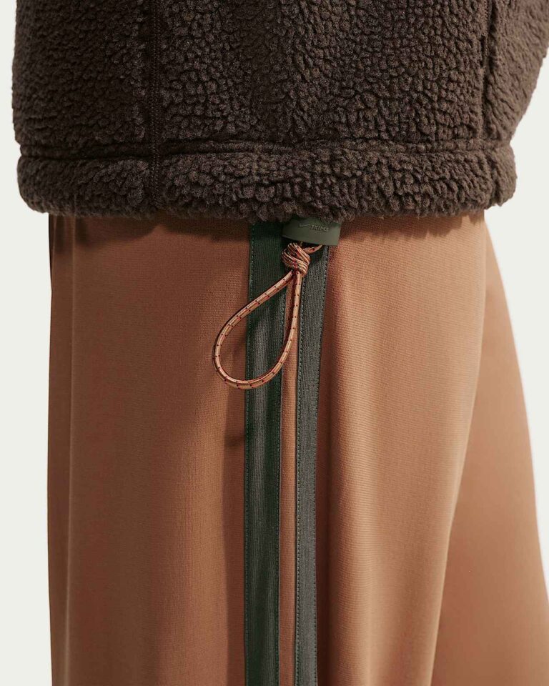 Куртка NikeSKIMS Sherpa Oversized Full-Zip Hooded Jacket «Dark Sepia» Женская