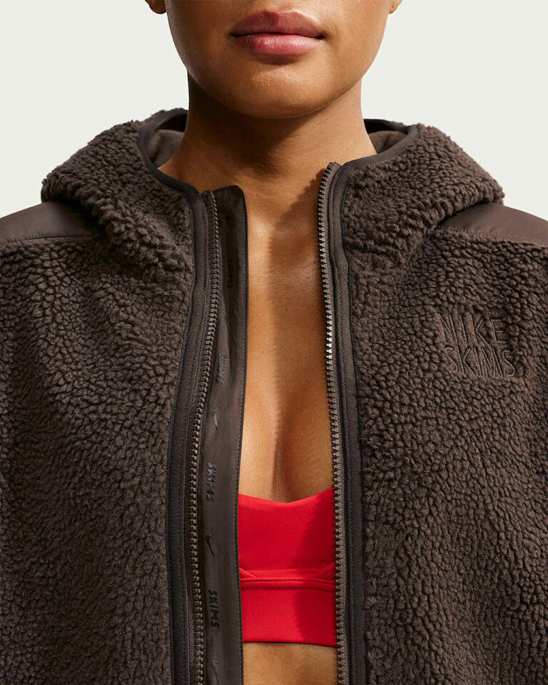 Куртка NikeSKIMS Sherpa Oversized Full-Zip Hooded Jacket «Dark Sepia» Женская