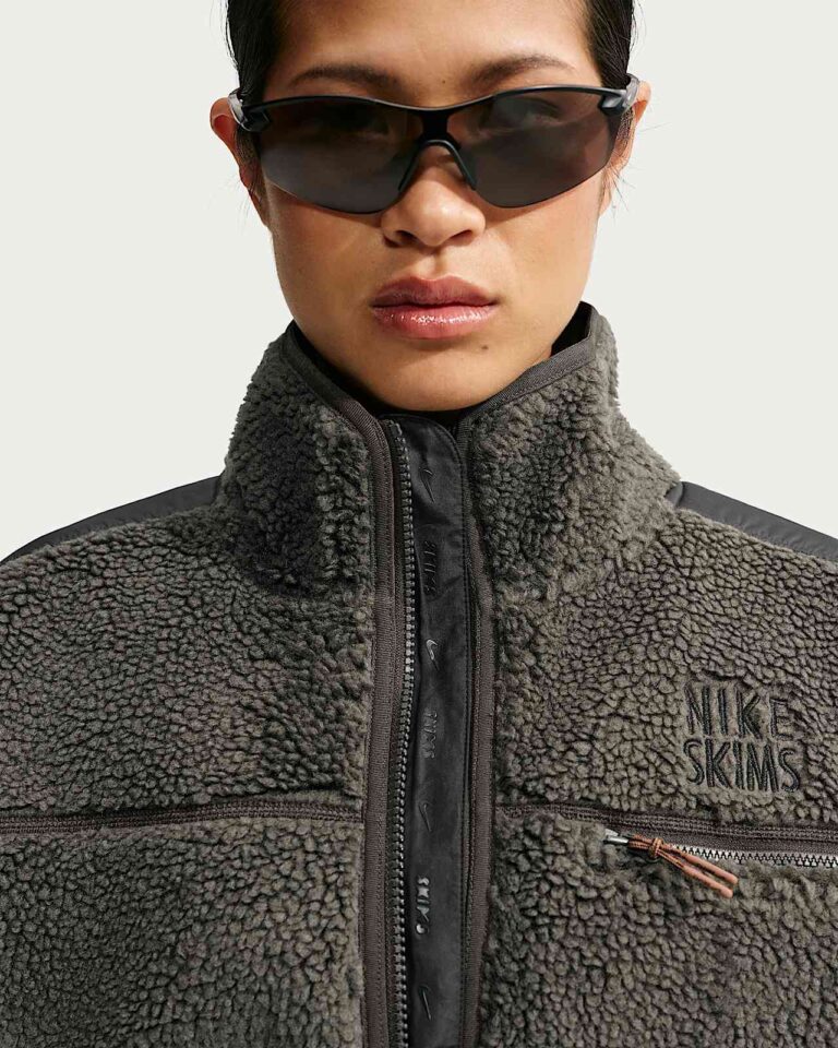 Куртка NikeSKIMS Sherpa Oversized 3/4-Zip Jacket «Boulder/Obsidian» Женская