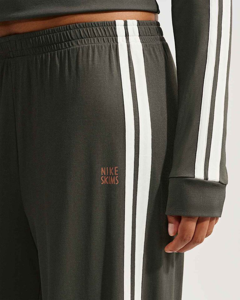Брюки NikeSKIMS Stretch Knit Oversized Wide-Leg Pants «Boulder/Ecru» Женская