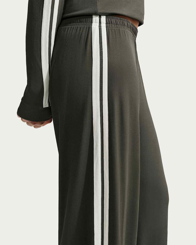 Брюки NikeSKIMS Stretch Knit Oversized Wide-Leg Pants «Boulder/Ecru» Женская