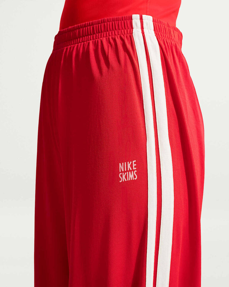 Брюки NikeSKIMS Stretch Knit Oversized Wide-Leg Pants «Sport Red/Ecru» Женская