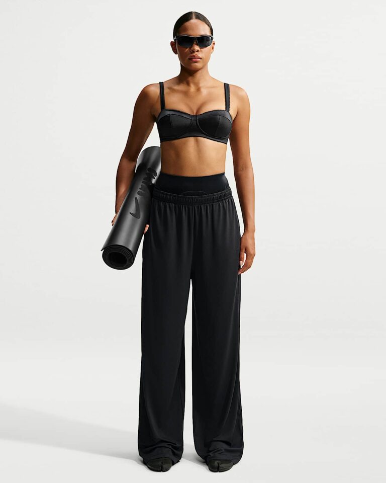 Топ NikeSKIMS Satin Shine Padded Picot Sports Bra «Obsidian» Женская