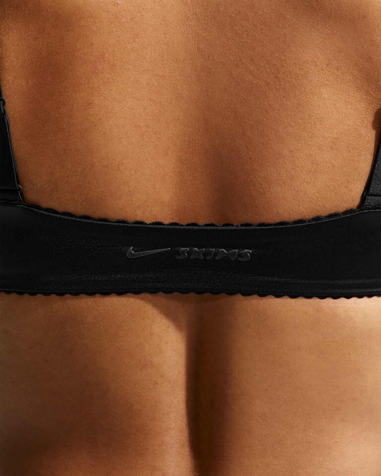 Топ NikeSKIMS Satin Shine Padded Picot Sports Bra «Obsidian» Женская
