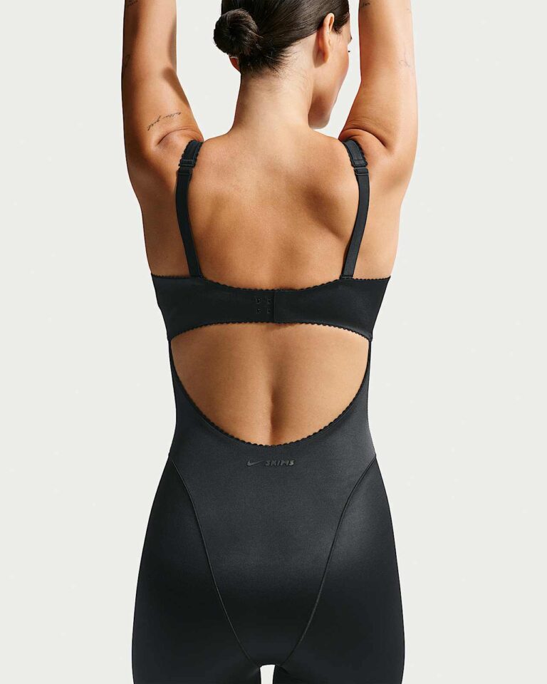 Боди NikeSKIMS Satin Shine Picot Bodysuit «Obsidian» Женская