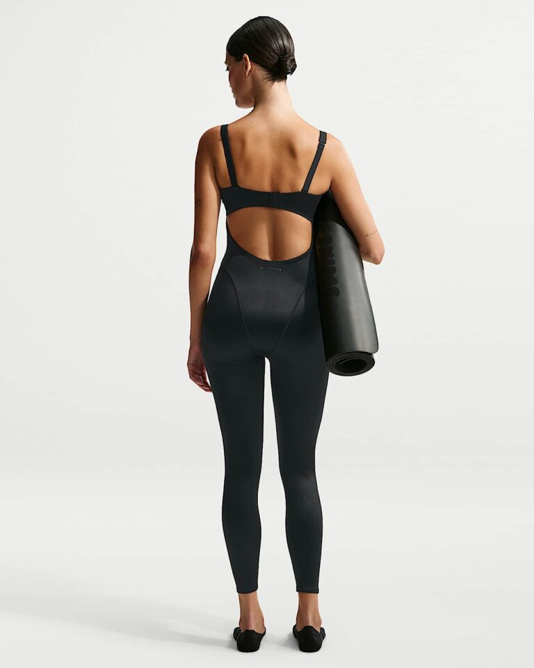 Боди NikeSKIMS Satin Shine Picot Bodysuit «Obsidian» Женская