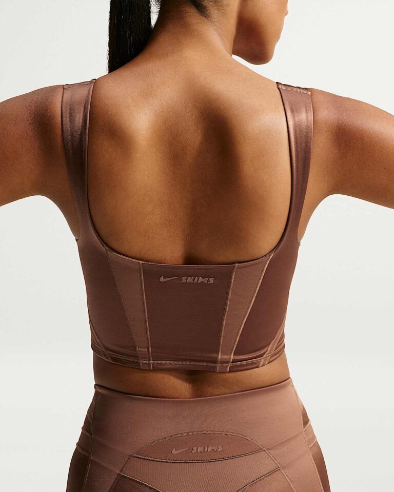 Майка NikeSKIMS Satin Shine Cropped Tank Top «Carob Brown» Женская