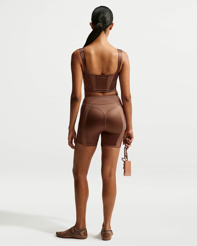 Майка NikeSKIMS Satin Shine Cropped Tank Top «Carob Brown» Женская