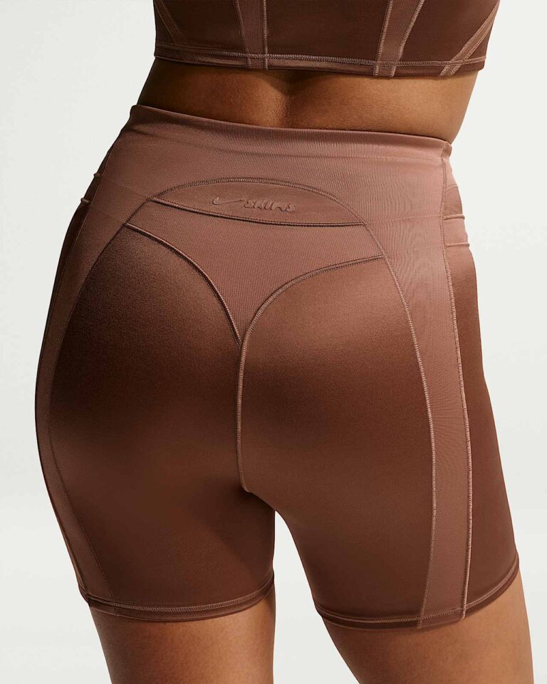 Велосипедки NikeSKIMS Satin Shine High-Waisted 5″ Biker Shorts «Carob Brown» Женская