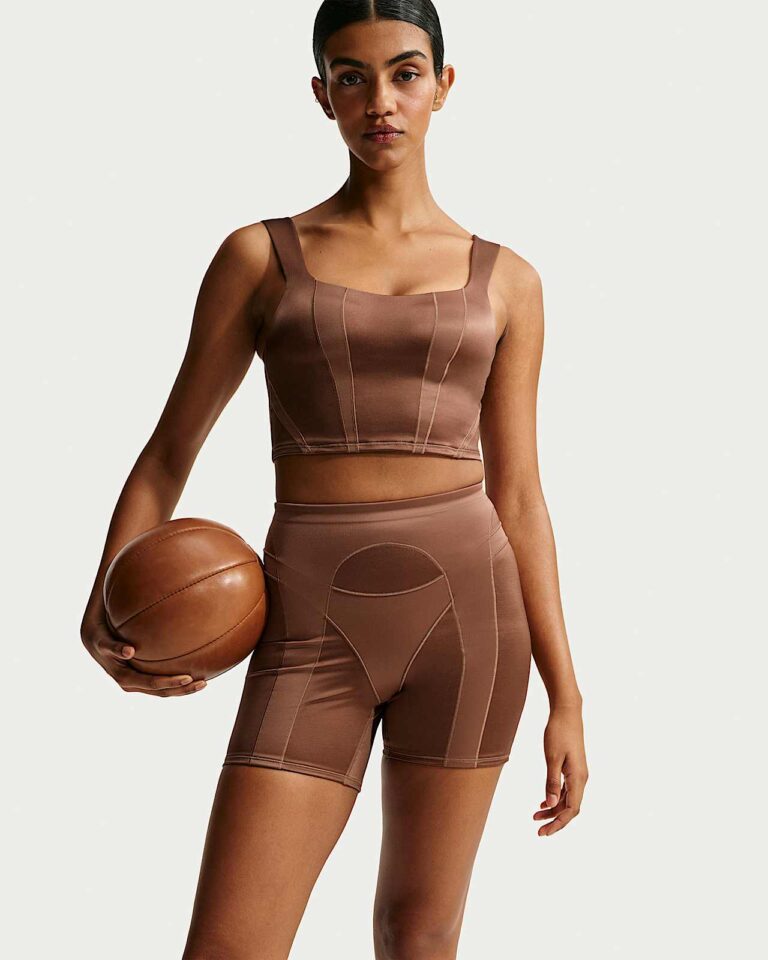 Велосипедки NikeSKIMS Satin Shine High-Waisted 5″ Biker Shorts «Carob Brown» Женская
