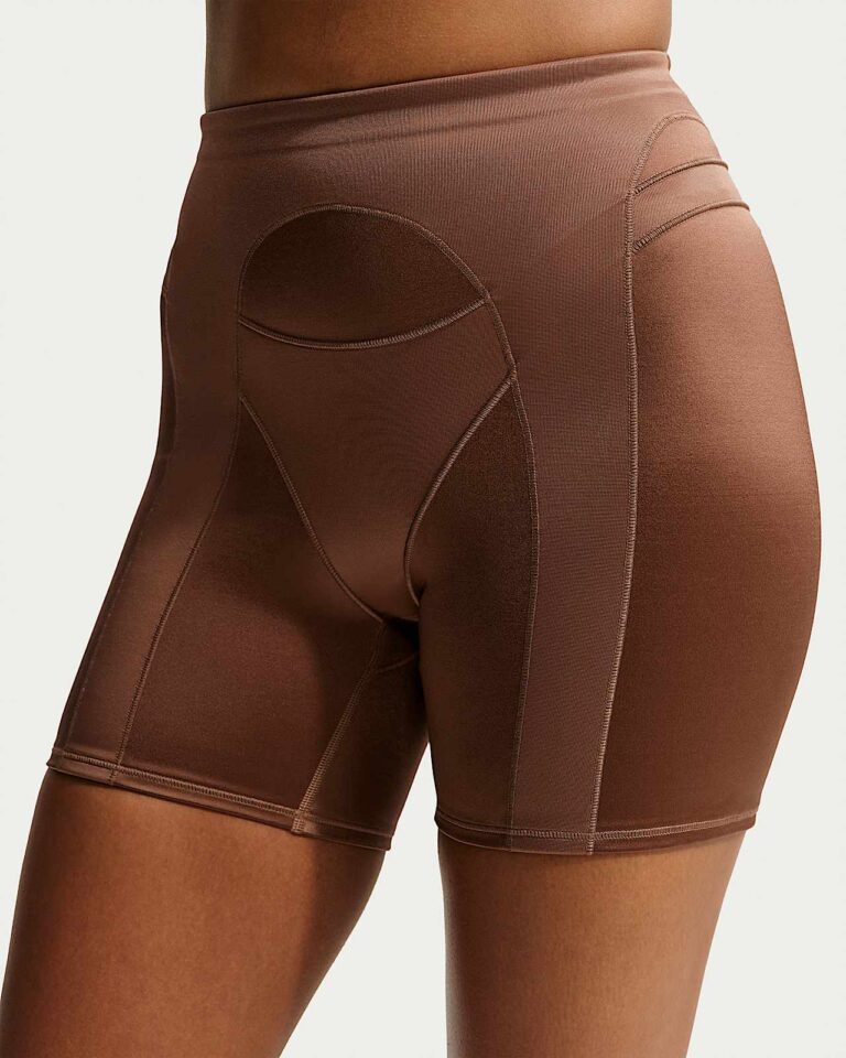 Велосипедки NikeSKIMS Satin Shine High-Waisted 5″ Biker Shorts «Carob Brown» Женская