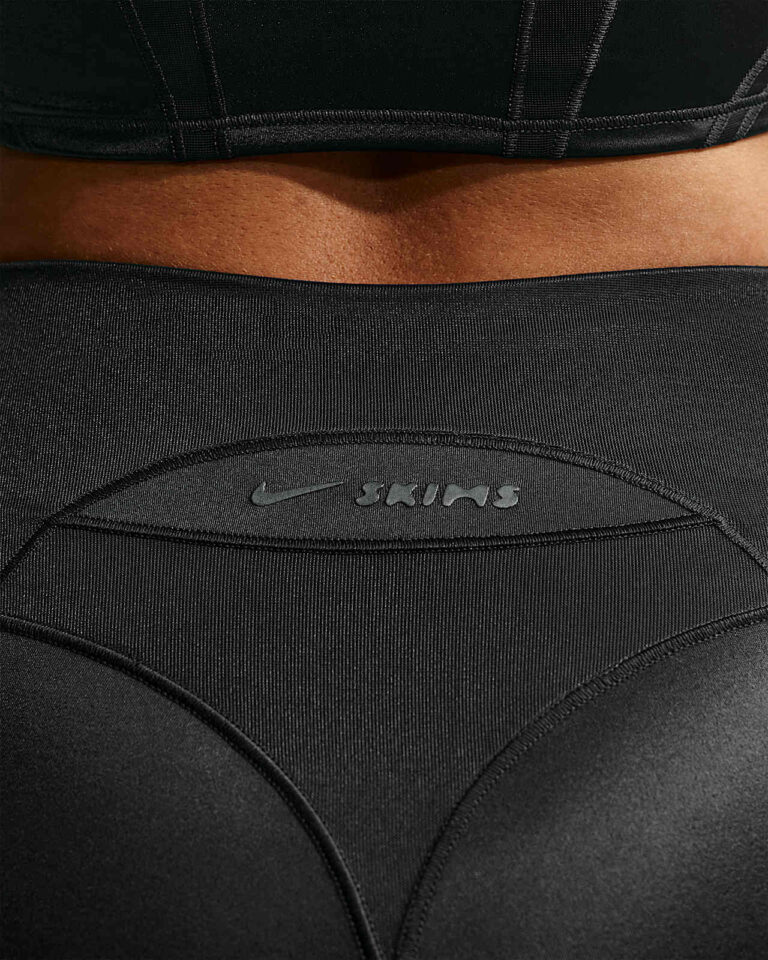 Леггинсы NikeSKIMS Satin Shine High-Waisted 26″ Leggings «Obsidian» Женская