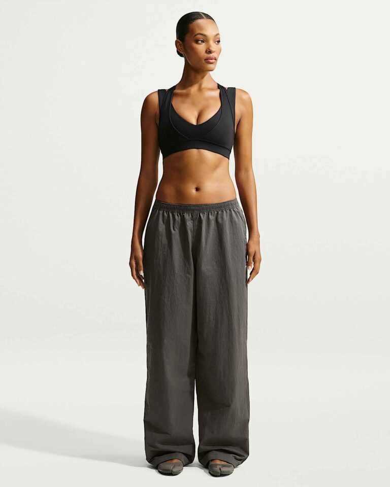 Топ NikeSKIMS Matte Double-Layer Plunge Bra «Obsidian» Женская