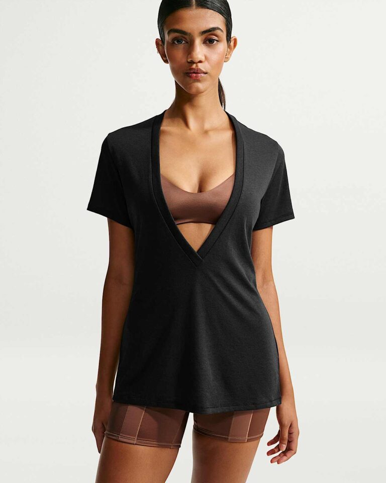 Футболка NikeSKIMS Performance Cotton Blend V-Neck Short-Sleeve Top «Obsidian» Женская