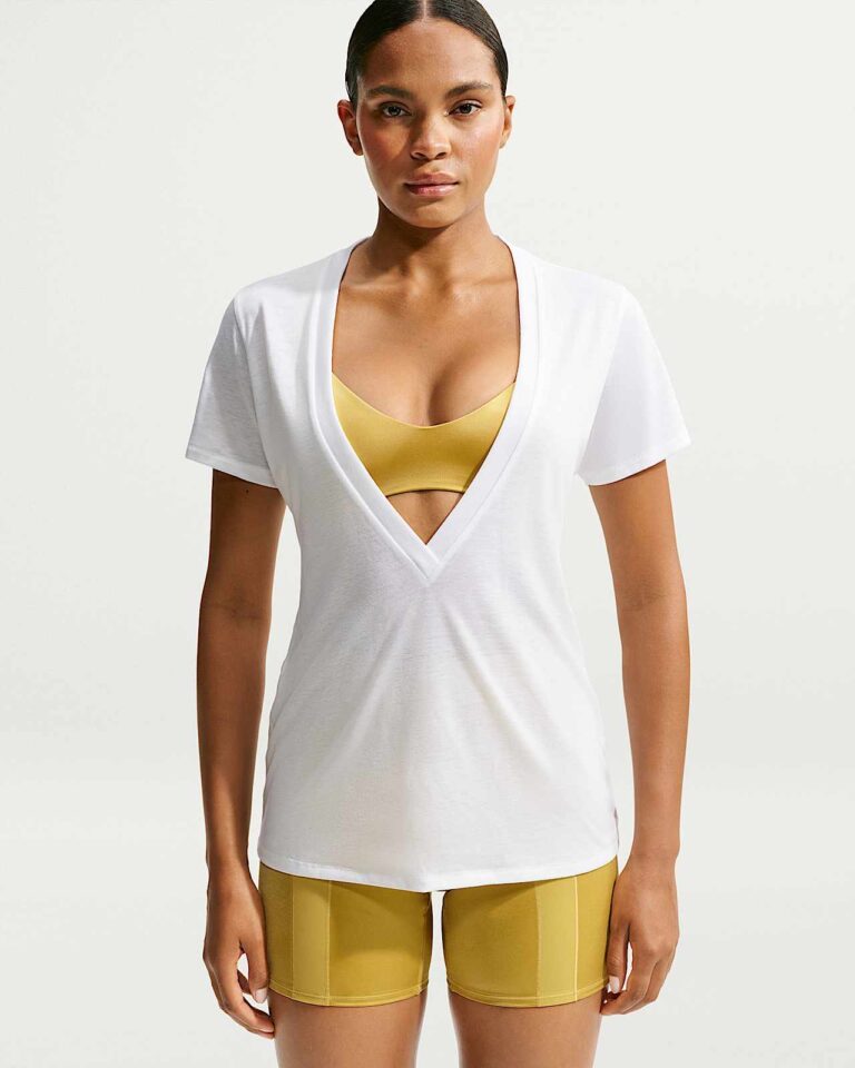 Футболка NikeSKIMS Performance Cotton Blend V-Neck Short-Sleeve Top «Snow» Женская