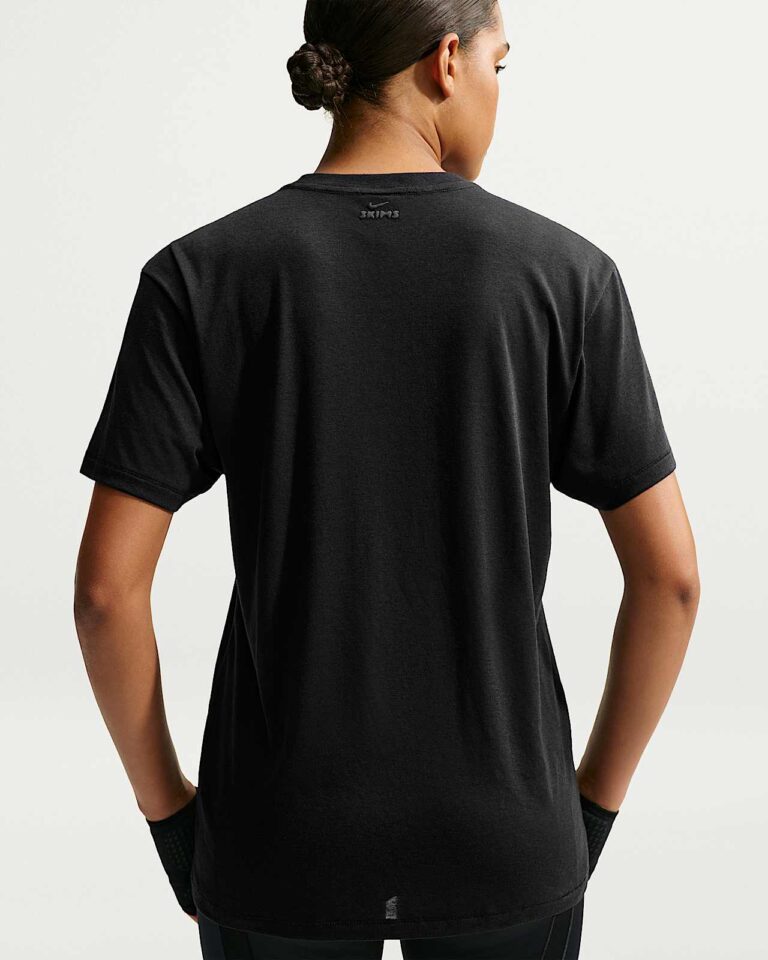 Футболка NikeSKIMS Performance Cotton Blend Oversized Short-Sleeve Top «Obsidian» Женская