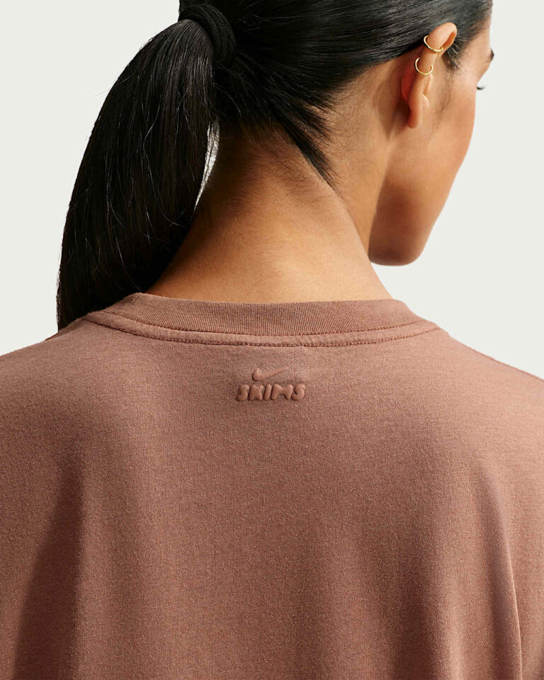Футболка NikeSKIMS Performance Cotton Blend Oversized Short-Sleeve Top «Carob Brown» Женская