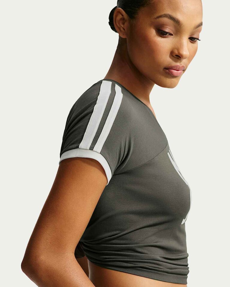 Футболка NikeSKIMS Stretch Knit V-Neck Short-Sleeve Top «Boulder/Ecru» Женская