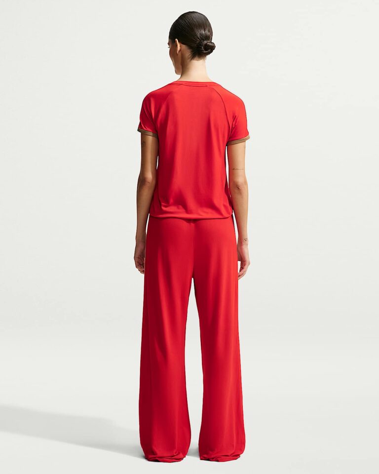 Футболка NikeSKIMS Stretch Knit V-Neck Short-Sleeve Top «Sport Red/Carob Brown» Женская