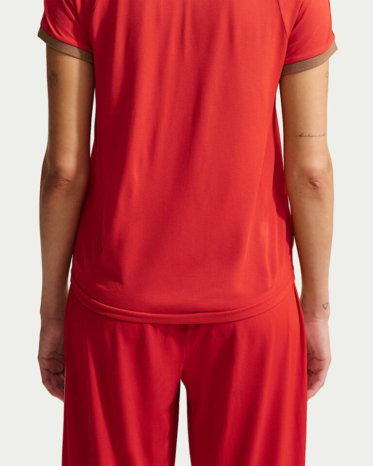 Футболка NikeSKIMS Stretch Knit V-Neck Short-Sleeve Top «Sport Red/Carob Brown» Женская
