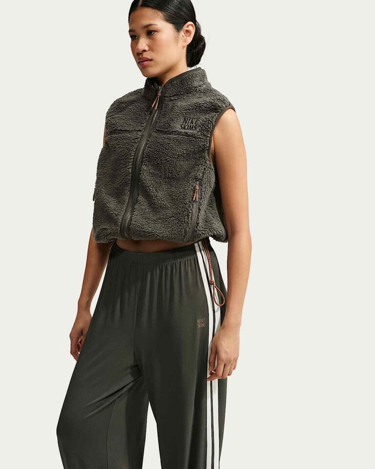 Жилет NikeSKIMS Sherpa Oversized Vest «Boulder/Obsidian» Женская