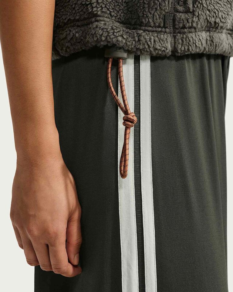 Жилет NikeSKIMS Sherpa Oversized Vest «Boulder/Obsidian» Женская